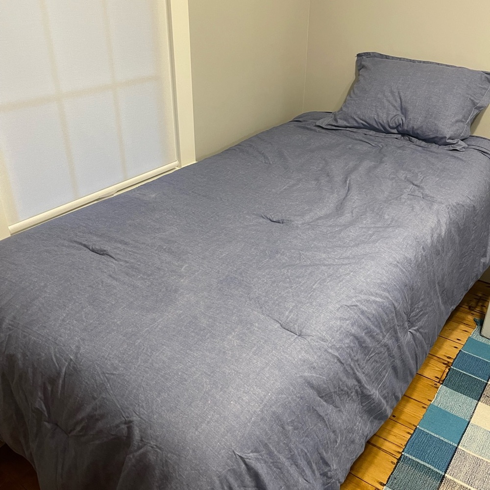 Tommy Hilfiger, twin XL, comforter and pillow sham.